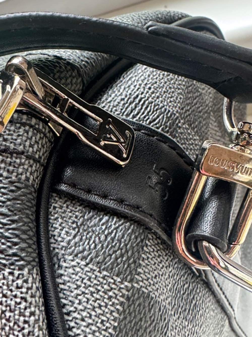 Louis Vuitton Style 🖤 55 Damier Graphite Duffel Bag 🖤 - Picture 3 of 7